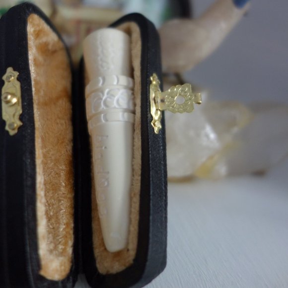 Hand Crafted Eskisehir, Turkey Meerschaum Chillum with Fitted Case - Picture 2 of 3